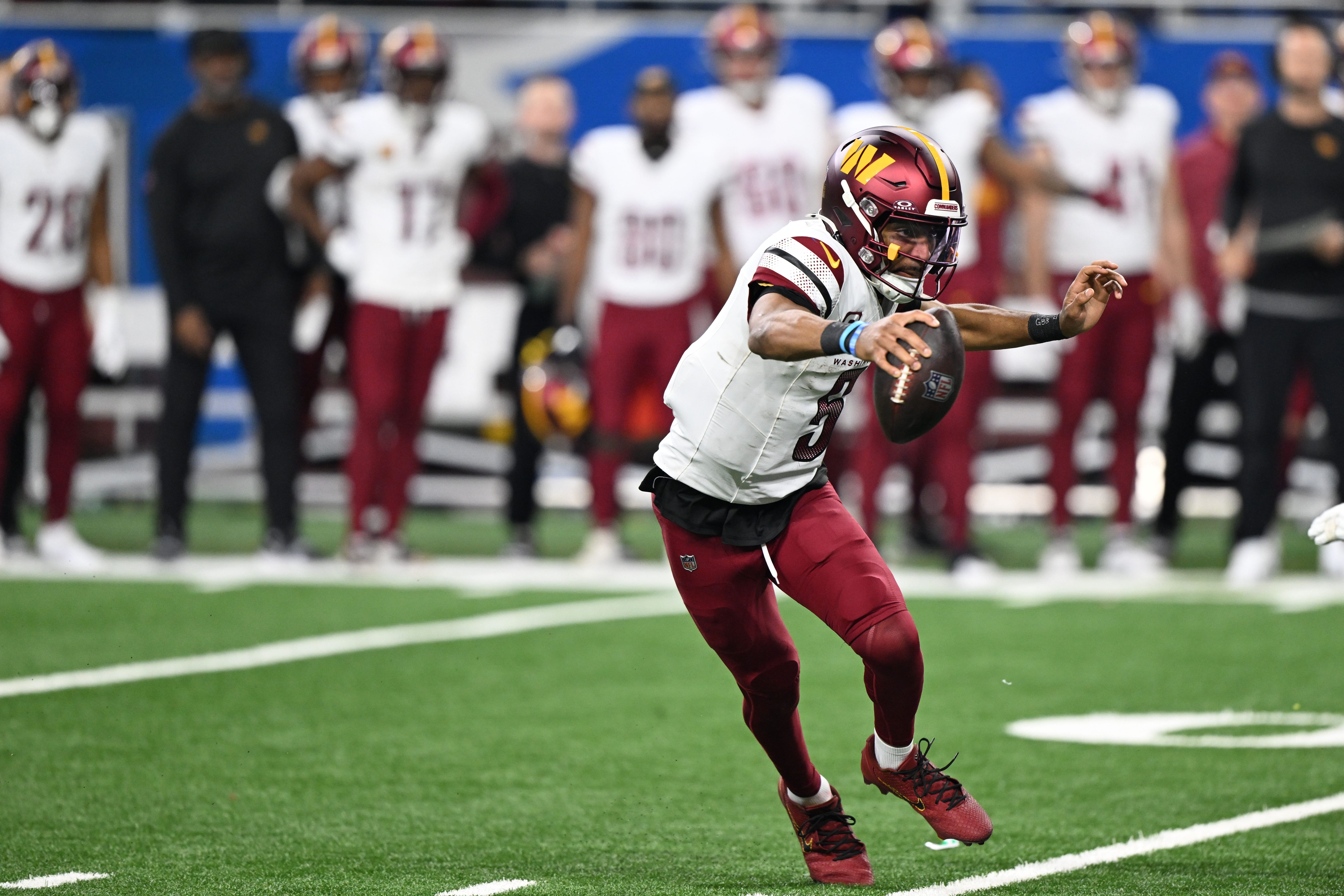 Washington Commanders QB Jayden Daniels in action during an NFL game. (Credits: IMAGN)