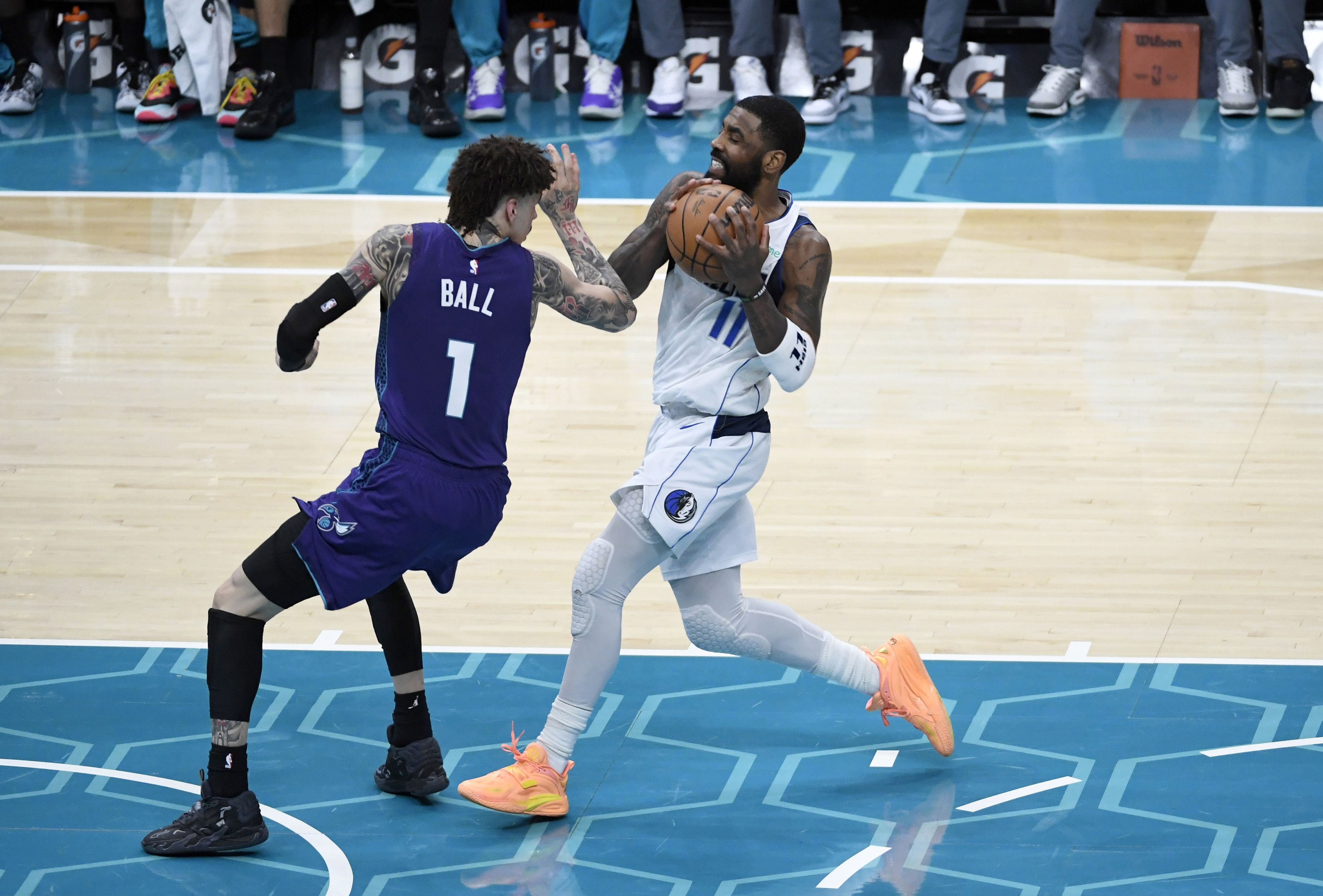 Kyrie Irving praises LaMelo Ball and his brothers after Monday&#039;s duel. (Photo: IMAGN)