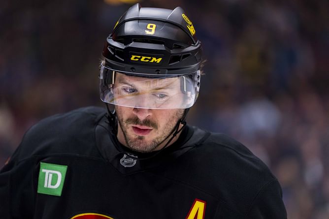 NHL trade rumors: Insider labels Boston Bruins as "team lurking in the weeds" for $56,000,000 Canucks forward