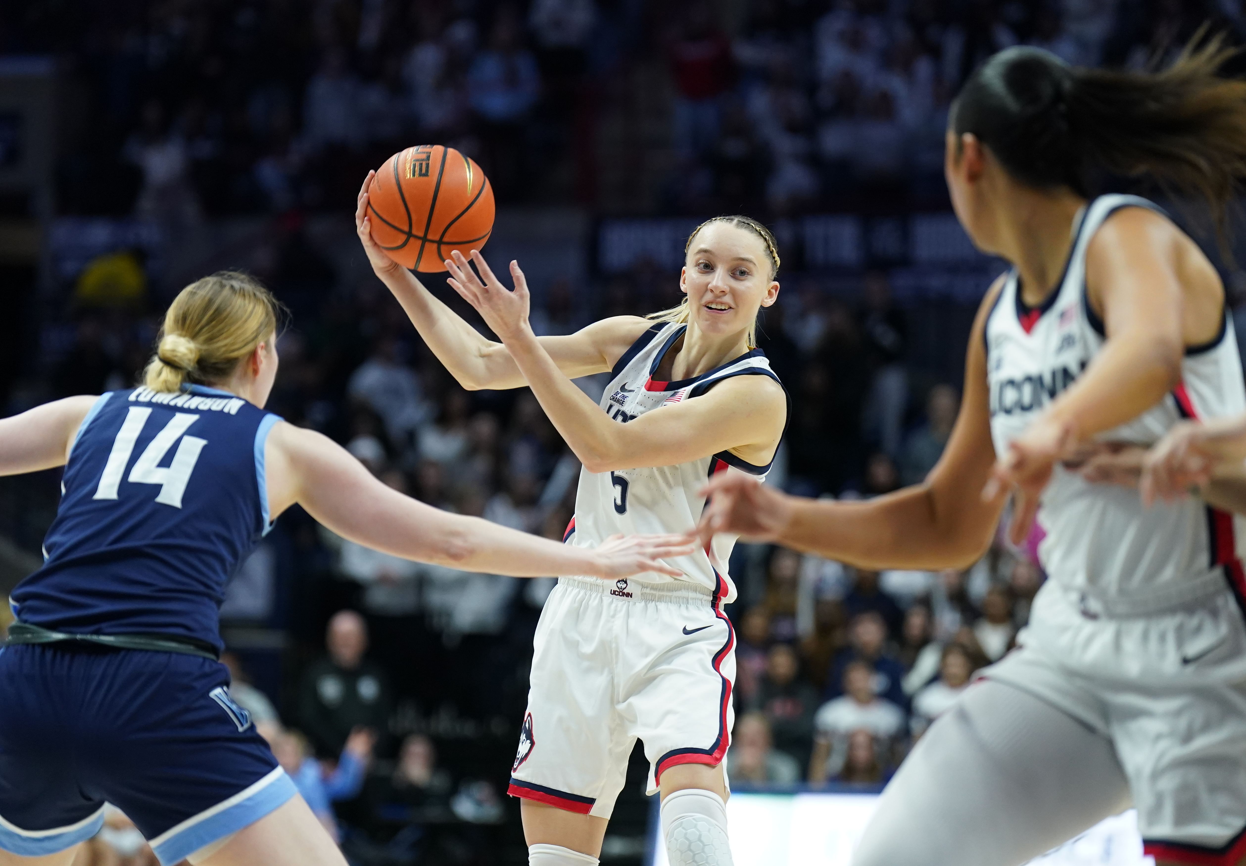 UConn Huskies guard Paige Bueckers (5) passes the ball in the game against the Villanova Wildcats at Harry A. Gampel Pavilion. Photo: Imagn