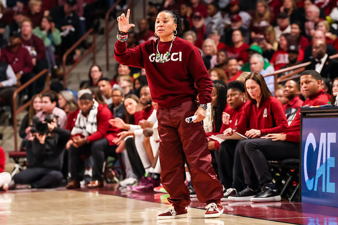 "Women have the strength of 10 men": Dawn Staley applauds Kim Caldwell for coaching Tennessee vs South Carolina 1 week after giving birth