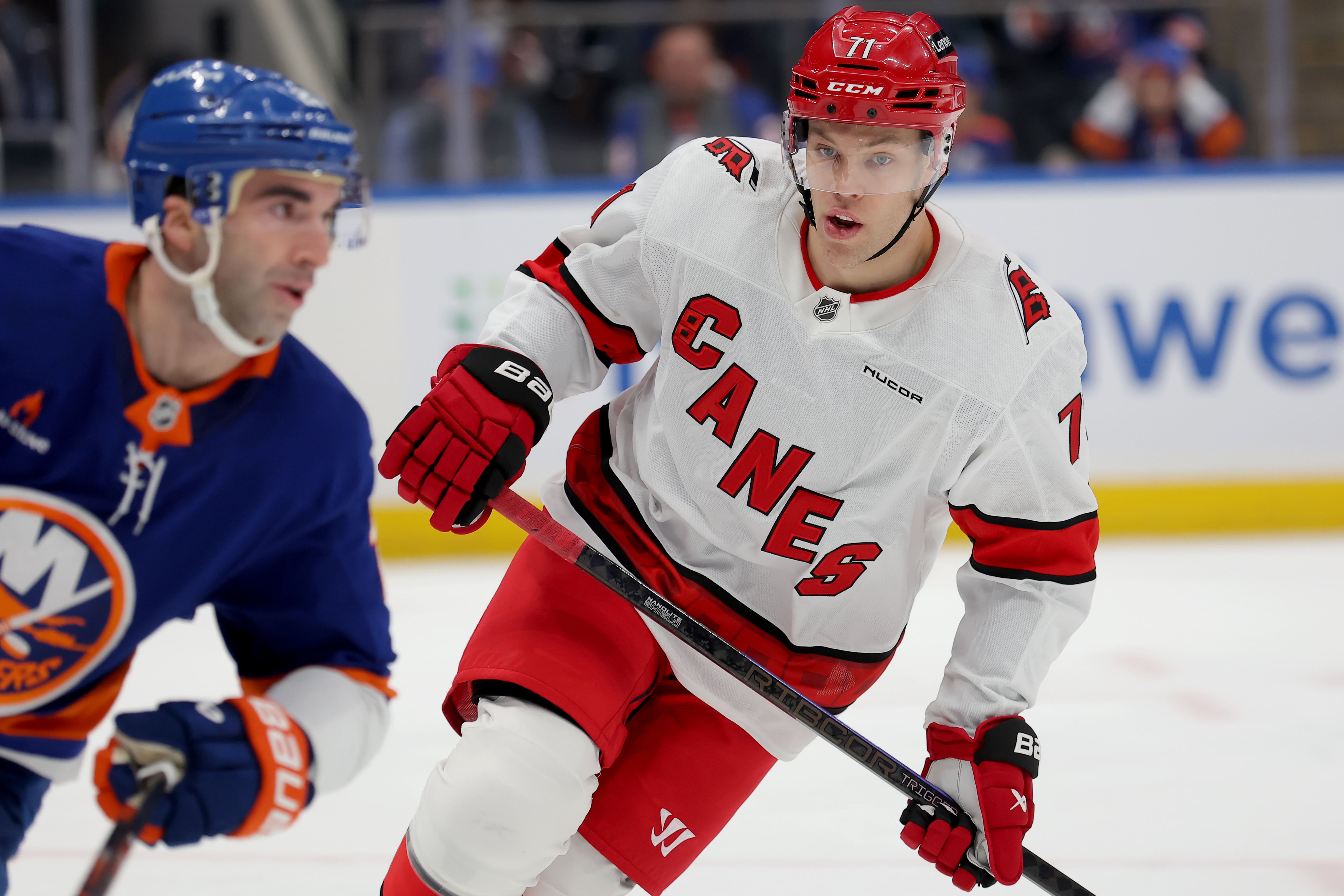 NHL: Carolina Hurricanes at New York Islanders - Source: Imagn