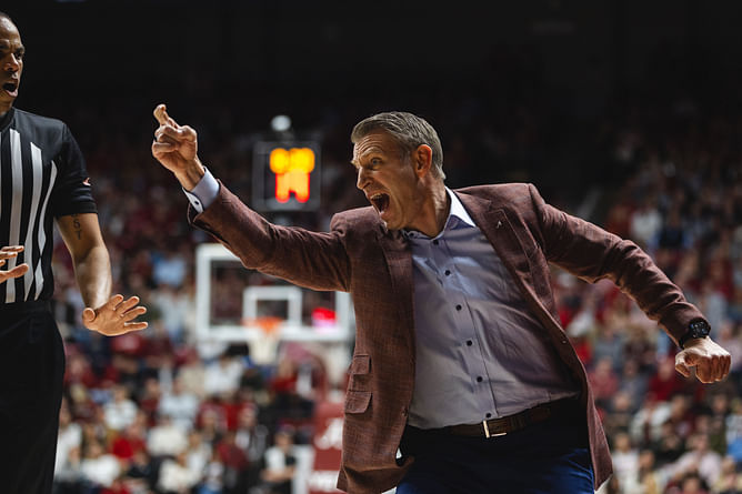 “Mark Sears will come back”: NCAAB analyst explains how Nate Oats became a better coach than Kalen DeBoer after benching Alabama star hooper