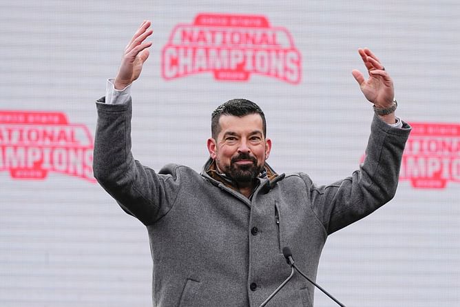 Michigan fan hilariously traps Ryan Day on streets with his "Go Blue" gesture while taking selfie
