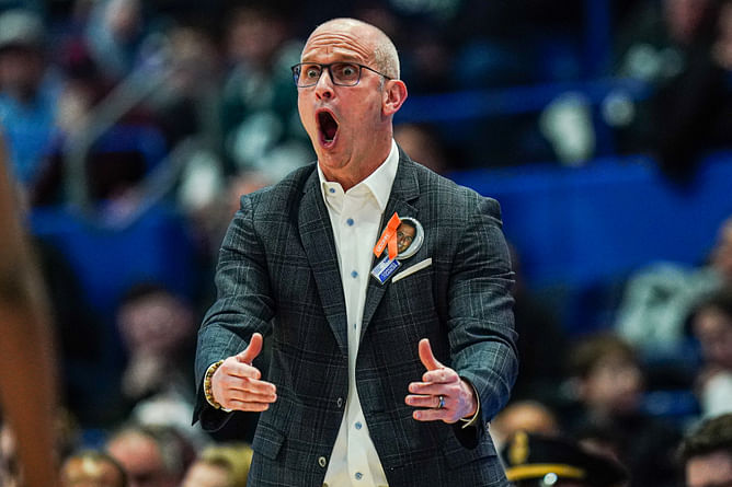 "Fire Dan Hurley": Fans pounce on UConn HC as Huskies face early struggles vs DePaul
