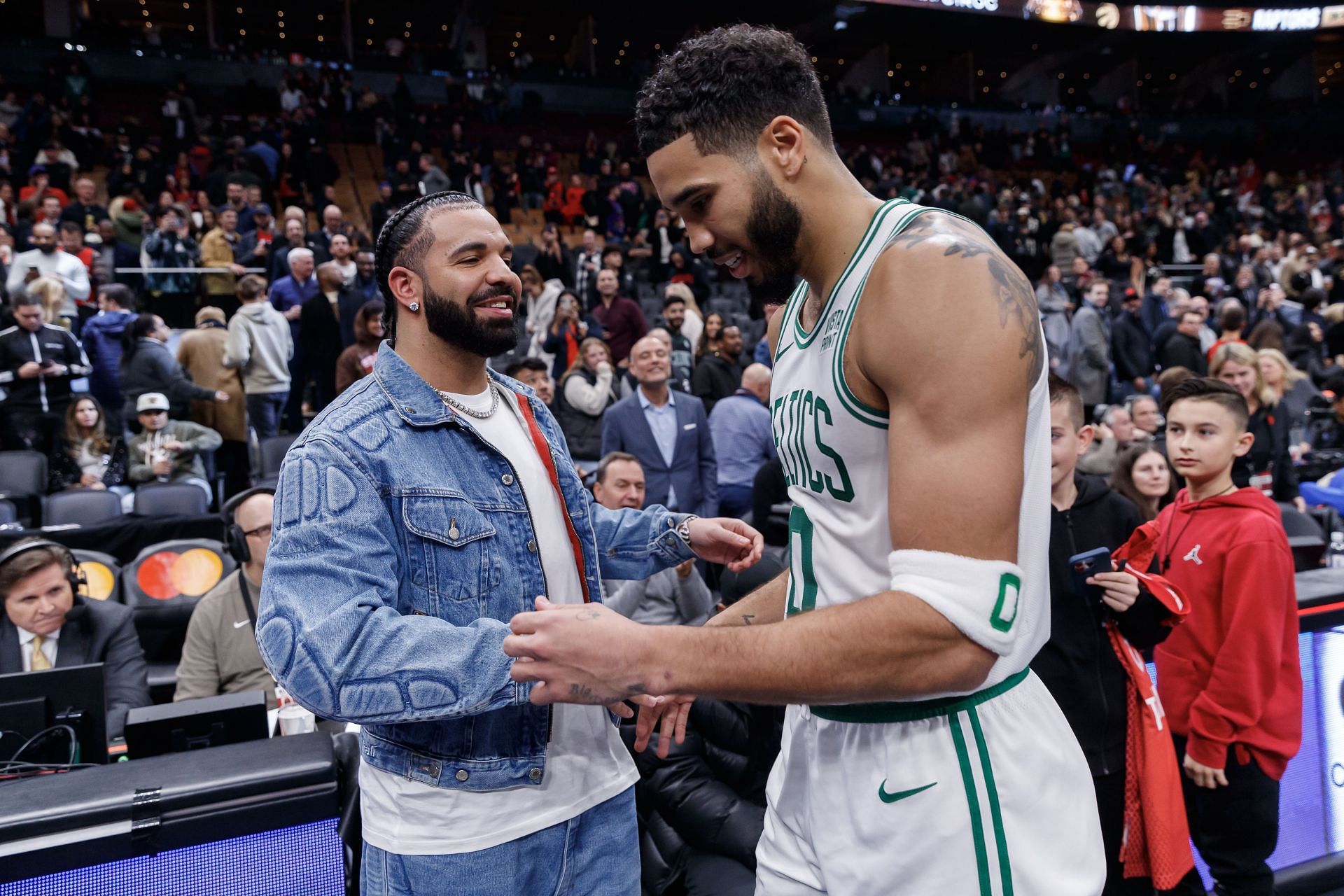 The rapper and his son are huge Toronto Raptors&#039; fans (Image via Getty Images)