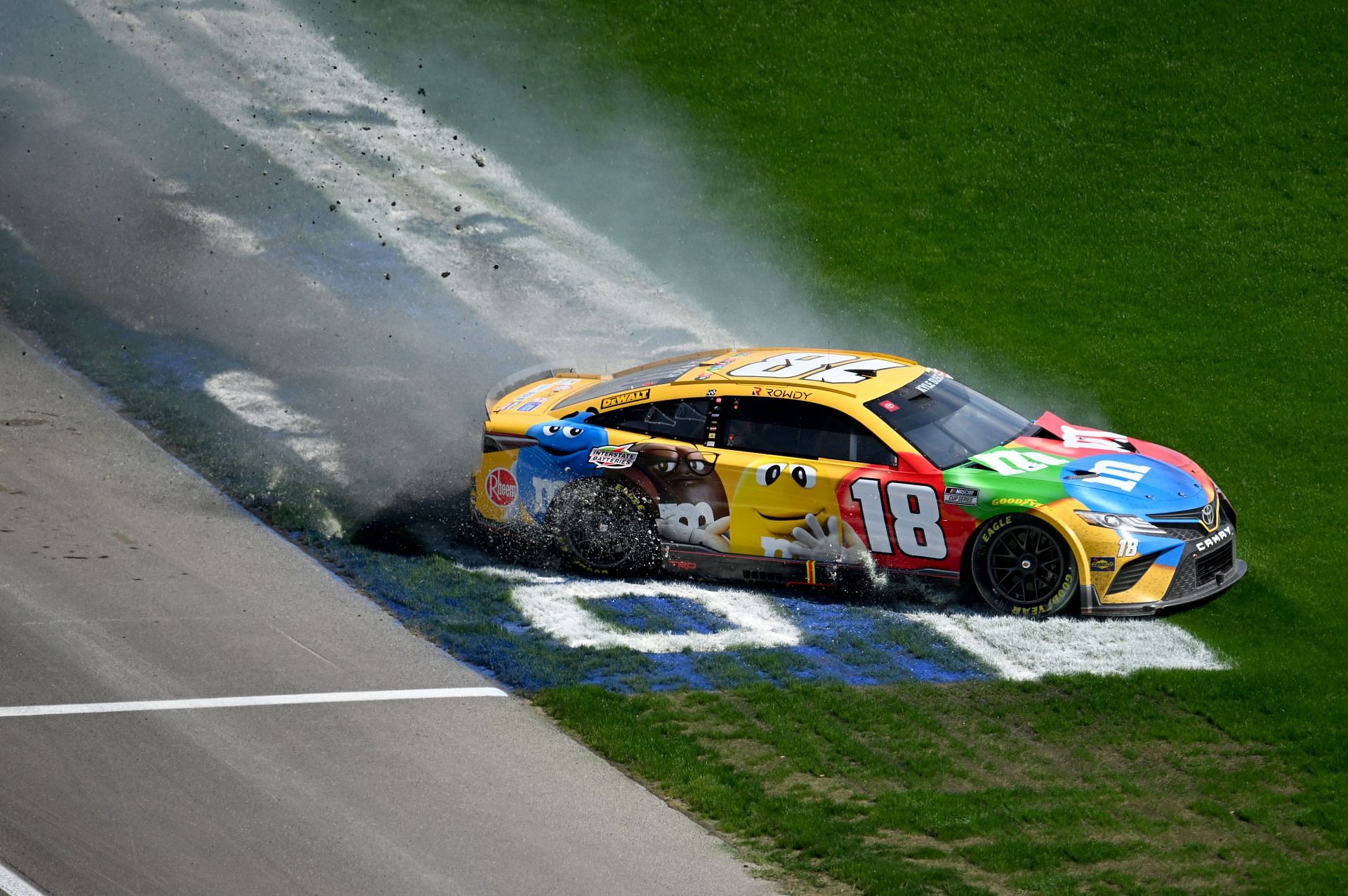 Kyle Busch (#18 Joe Gibbs Racing M&amp;M&#039;s Toyota) - Source: Getty