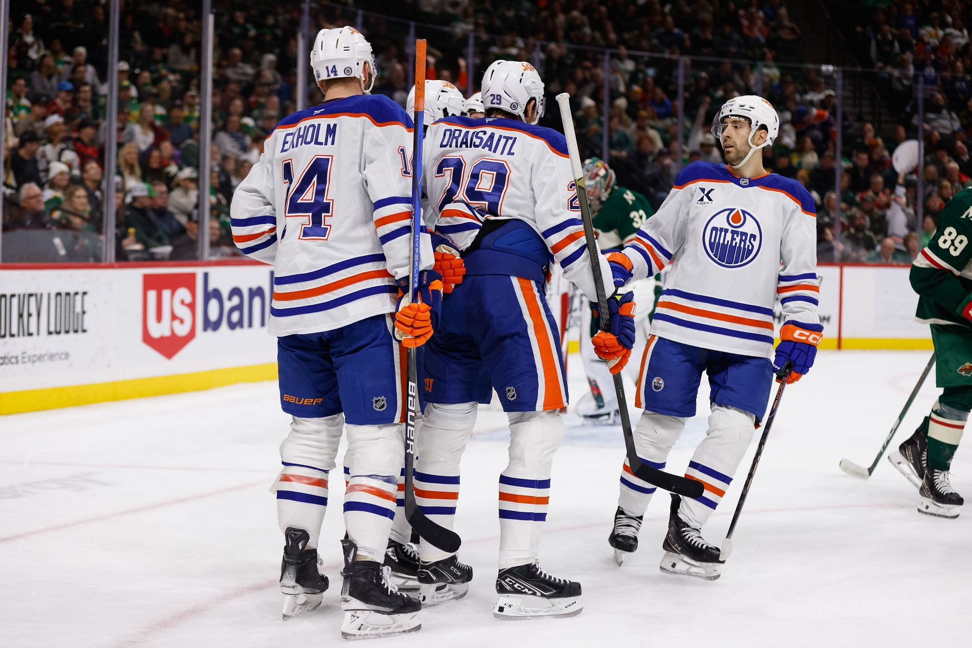 The Edmonton Oilers are favored to win at home tonight (Getty)