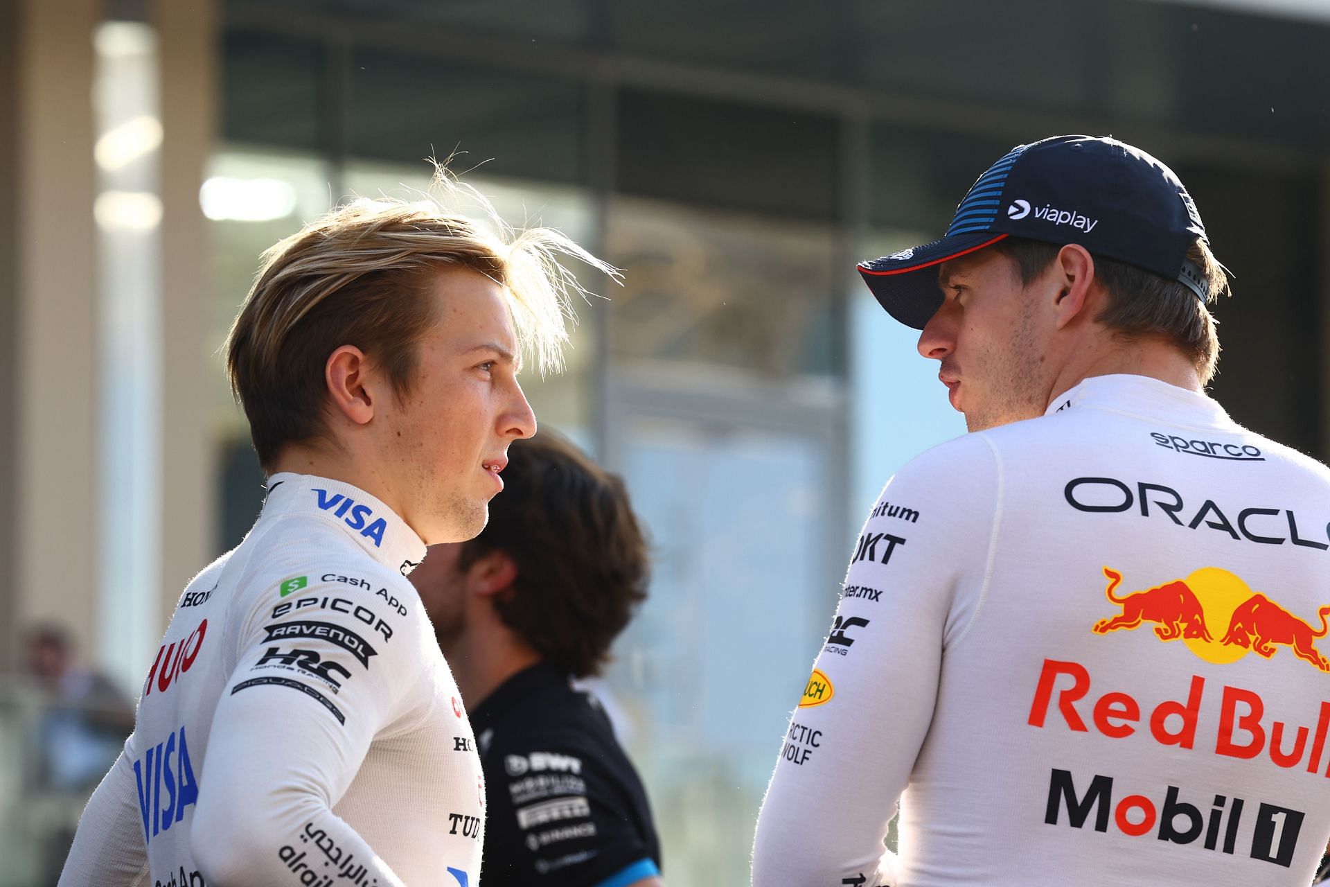  Liam Lawson of New Zealand and Visa Cash App RB talks to Max Verstappen of the Netherlands and Oracle Red Bull Racing prior to the F1 Grand Prix of Abu Dhabi (Photo by Mark Thompson/Getty Images) - Source: Getty