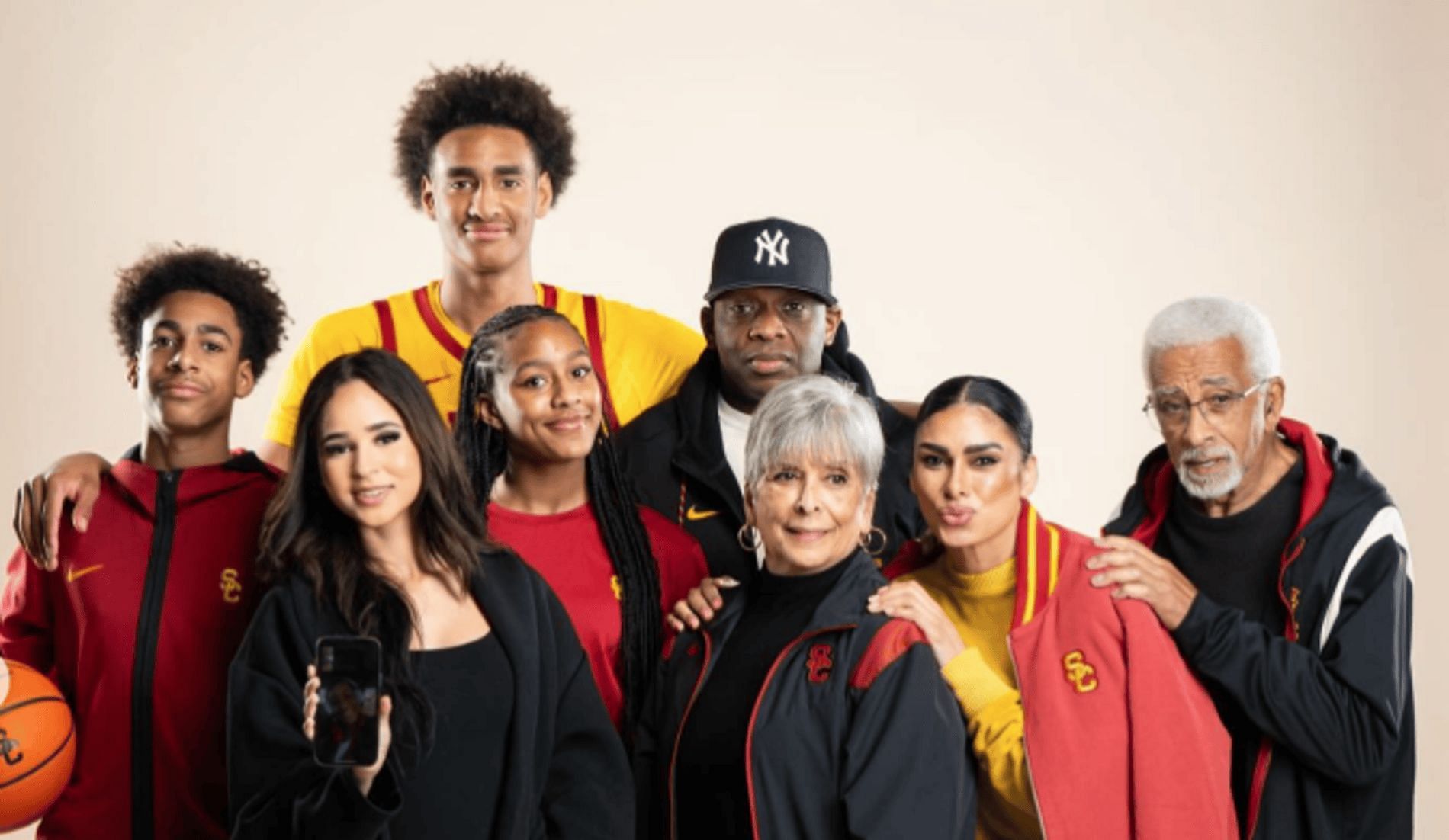 Alijah Arenas with family in USC photoshoot (Source: Instagram/_jaydennnn._  )