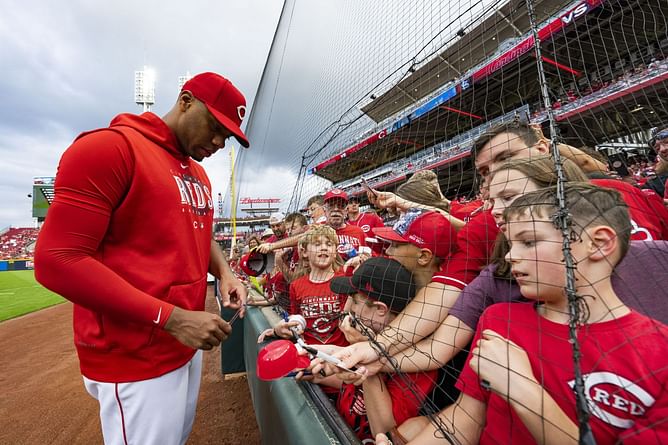 Reds ace Hunter Greene makes big play off the field by donating 6,000 cleats & more to help young baseball players affected by LA wildfires