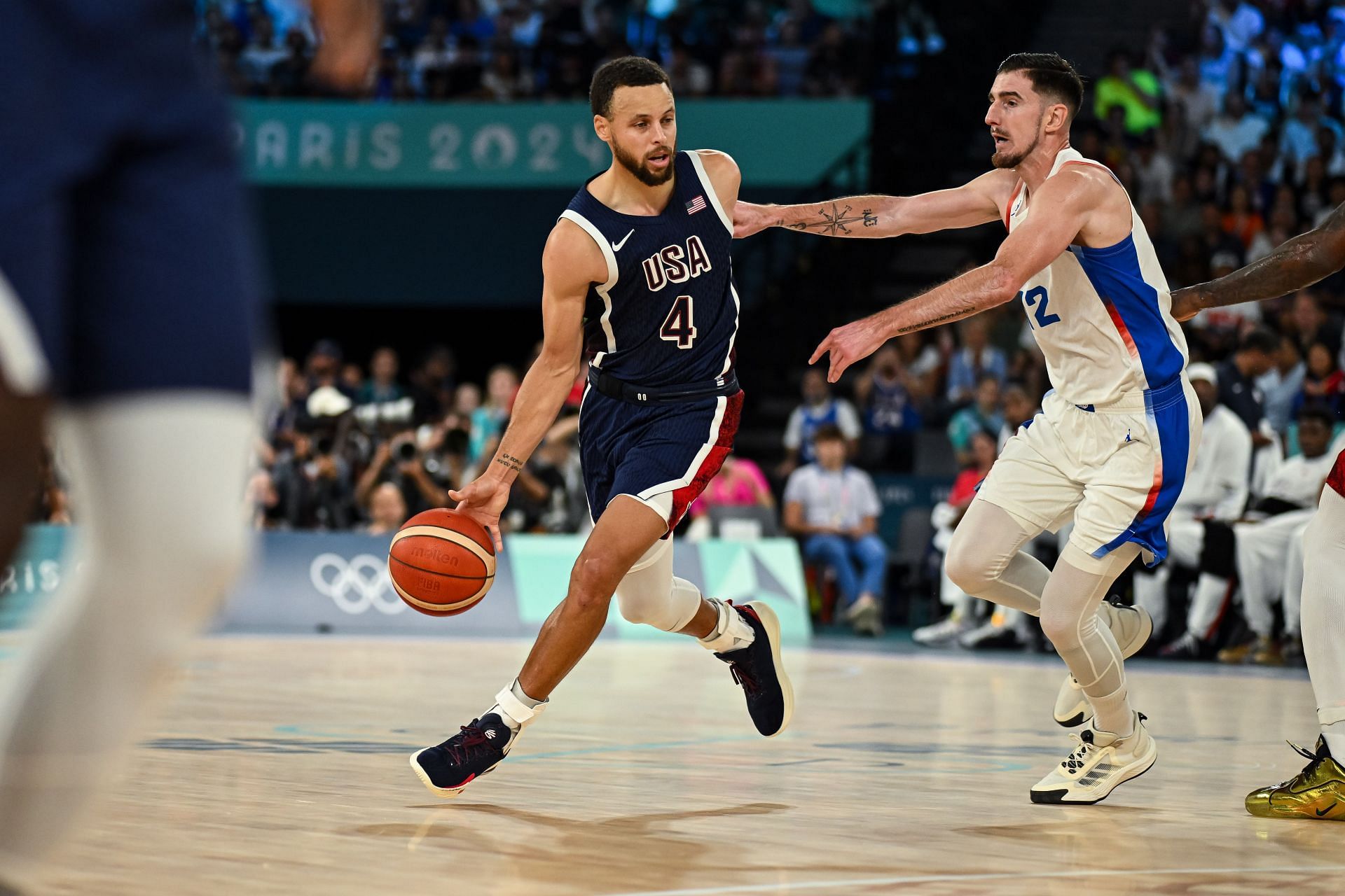 Stephen Curry of the United States (L) in action during the Men&#039;s Basketball Final match against France at Paris 2024. (Credits: Getty)