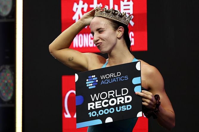 Regan Smith shows off fond memory with US team from the World Aquatics Swimming Championships in Budapest