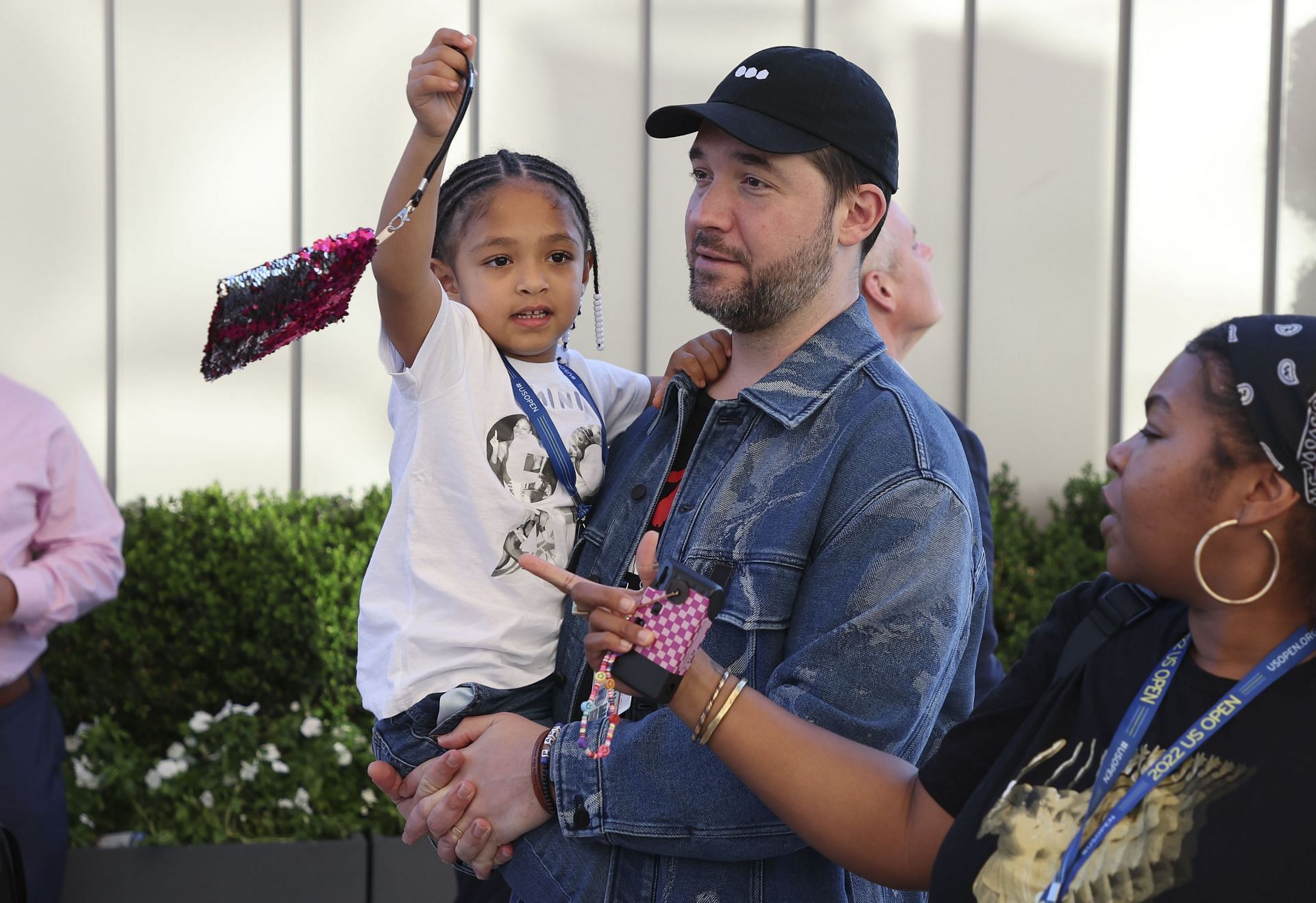 Serena Williams&#039; husband Alexis Ohanian with their daughter Olympia at the 2022 US Open - Source: Getty