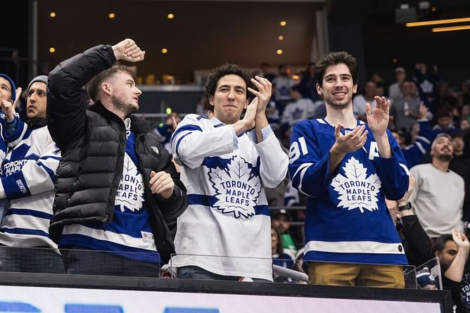 "Hopefully he got arrested and banned for life": NHL fans react to Toronto Maple Leafs fans being brutally assaulted at Philadelphia Flyers home arena