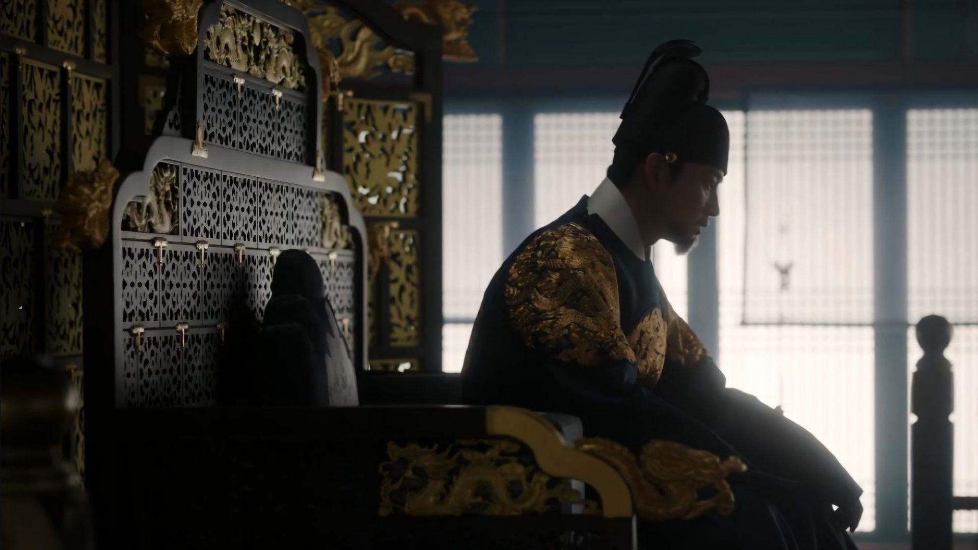 A still from The Queen Who Crowns (Image via Viki)