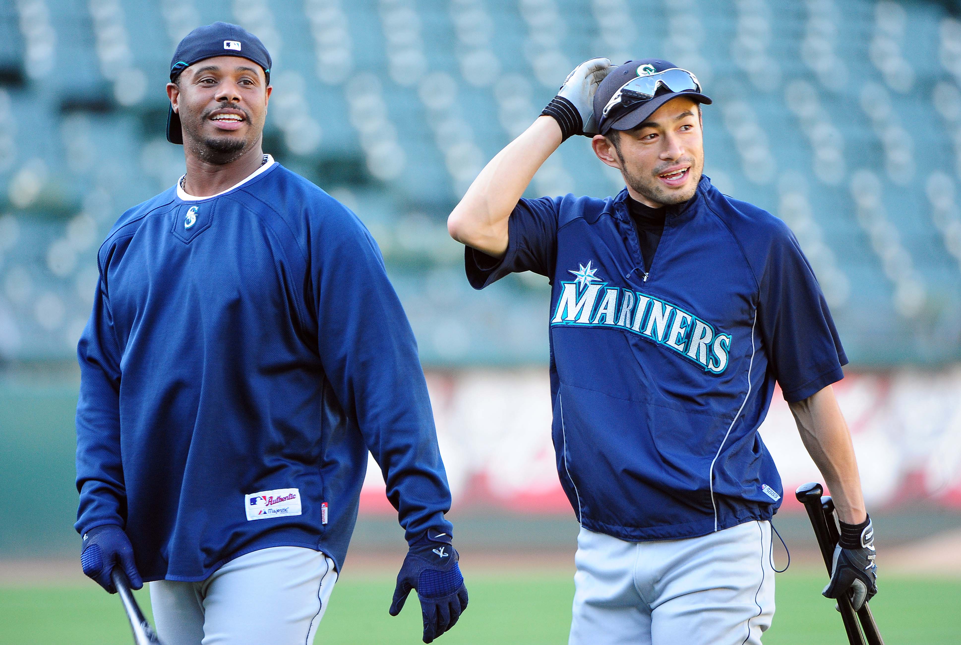 "You're bringing the Sake" - Ken Griffey Jr. teases Ichiro Suzuki with rookie duties after Hall of Fame induction