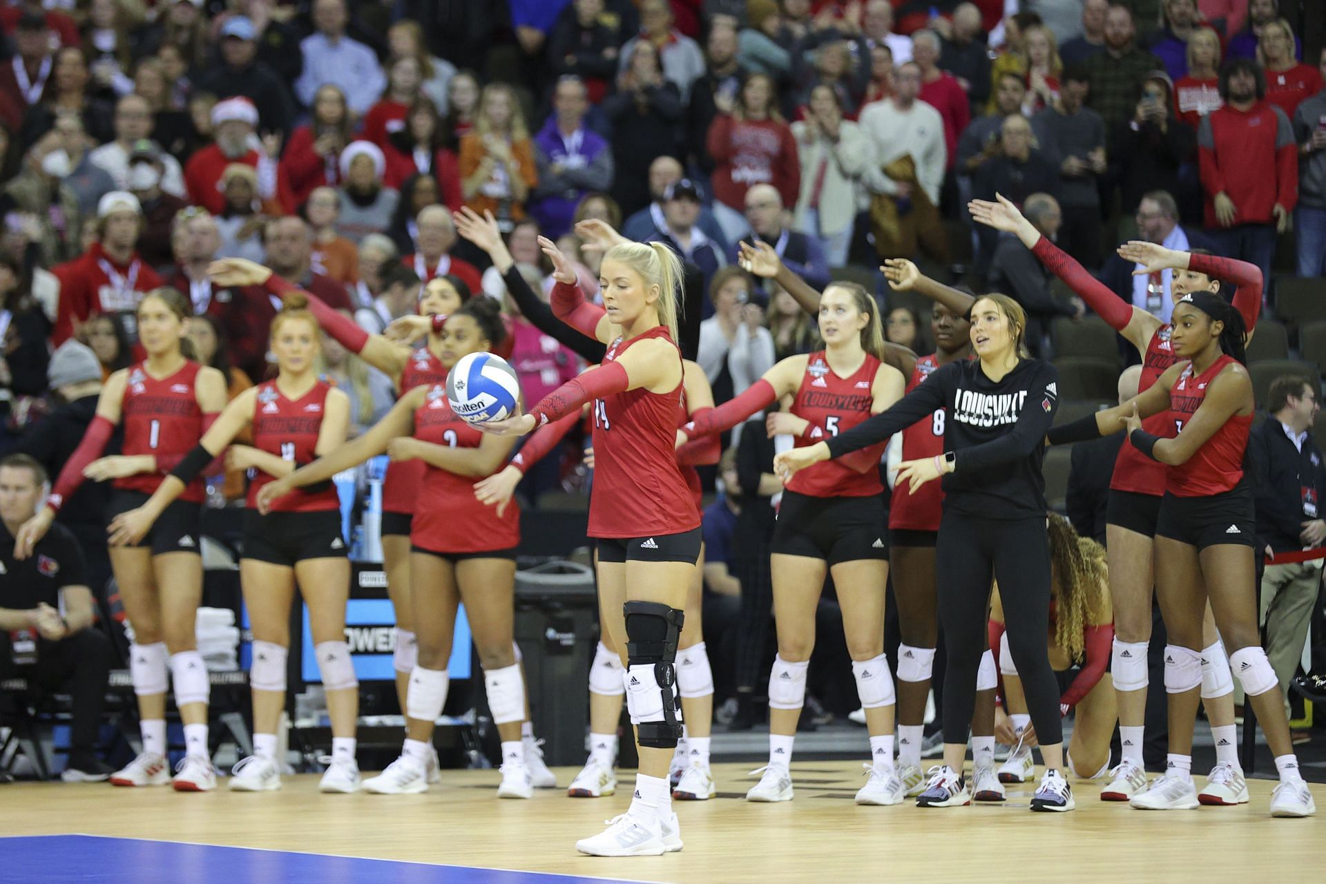 Anna DeBeer gets ready to serve for Louisville Volleyball at the 2022 Division I Women&#039;s Volleyball Championship - Source: Getty