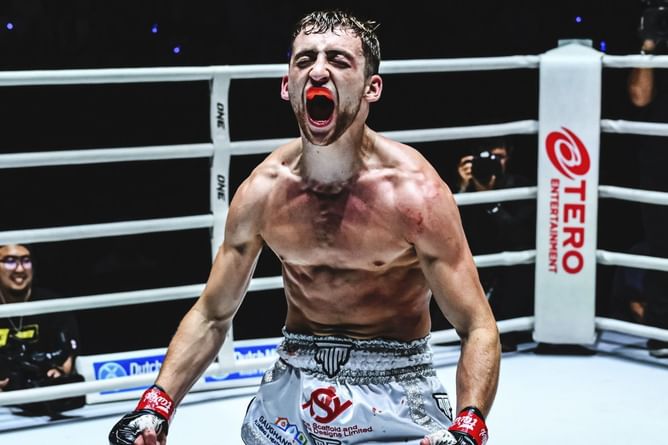 WATCH: Young phenom Freddie Haggerty’s nasty 4-piece knockout sequence of Dankalong in Bangkok