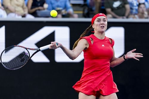 Elina Svitolina in action against Jasmine Paolini at the 2025 Australian Open. (Source: Getty)