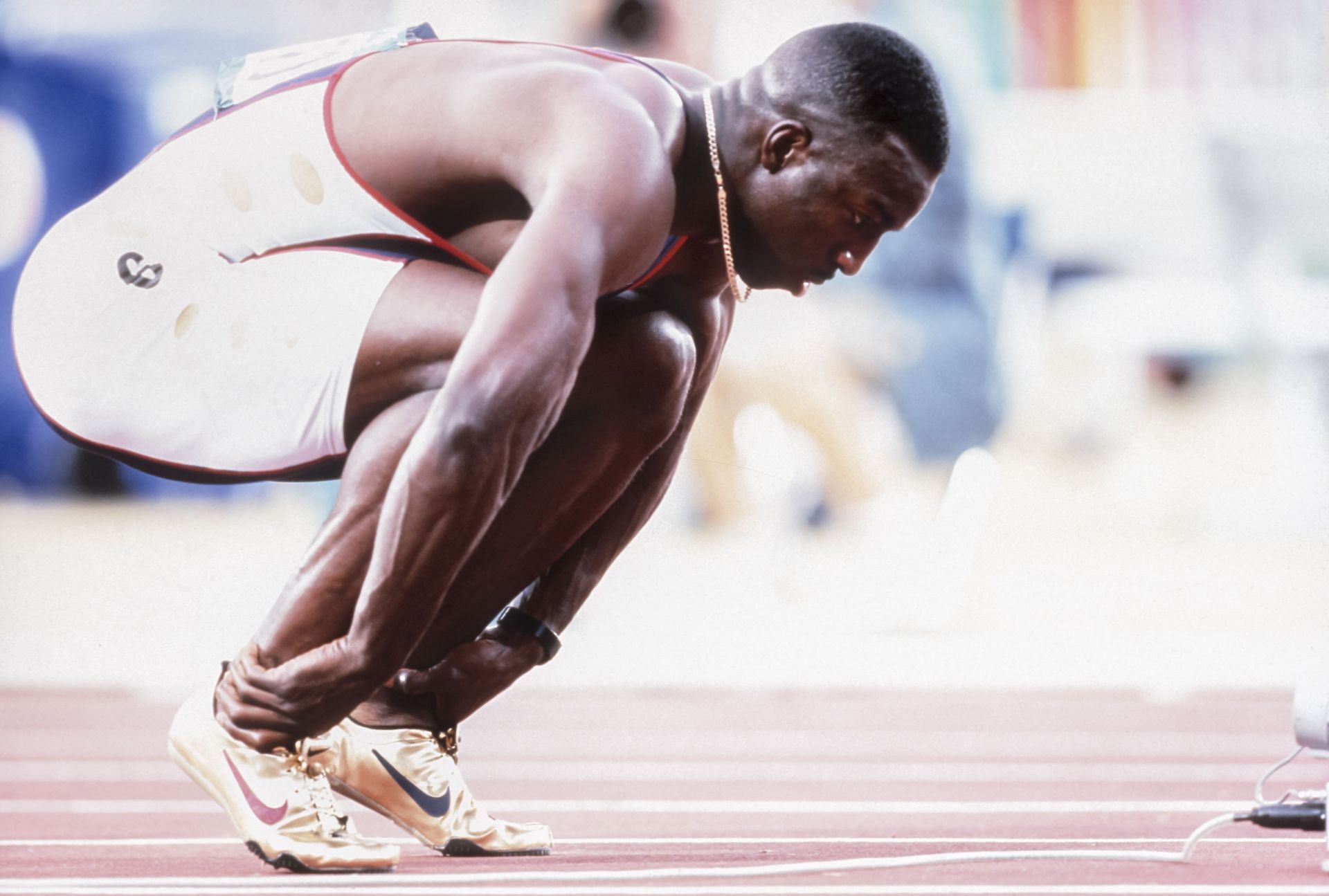 Johnson doing his preparations before the 400m sprint event at the 1996 Olympic Games in Atlanta (Image via: Getty Images)