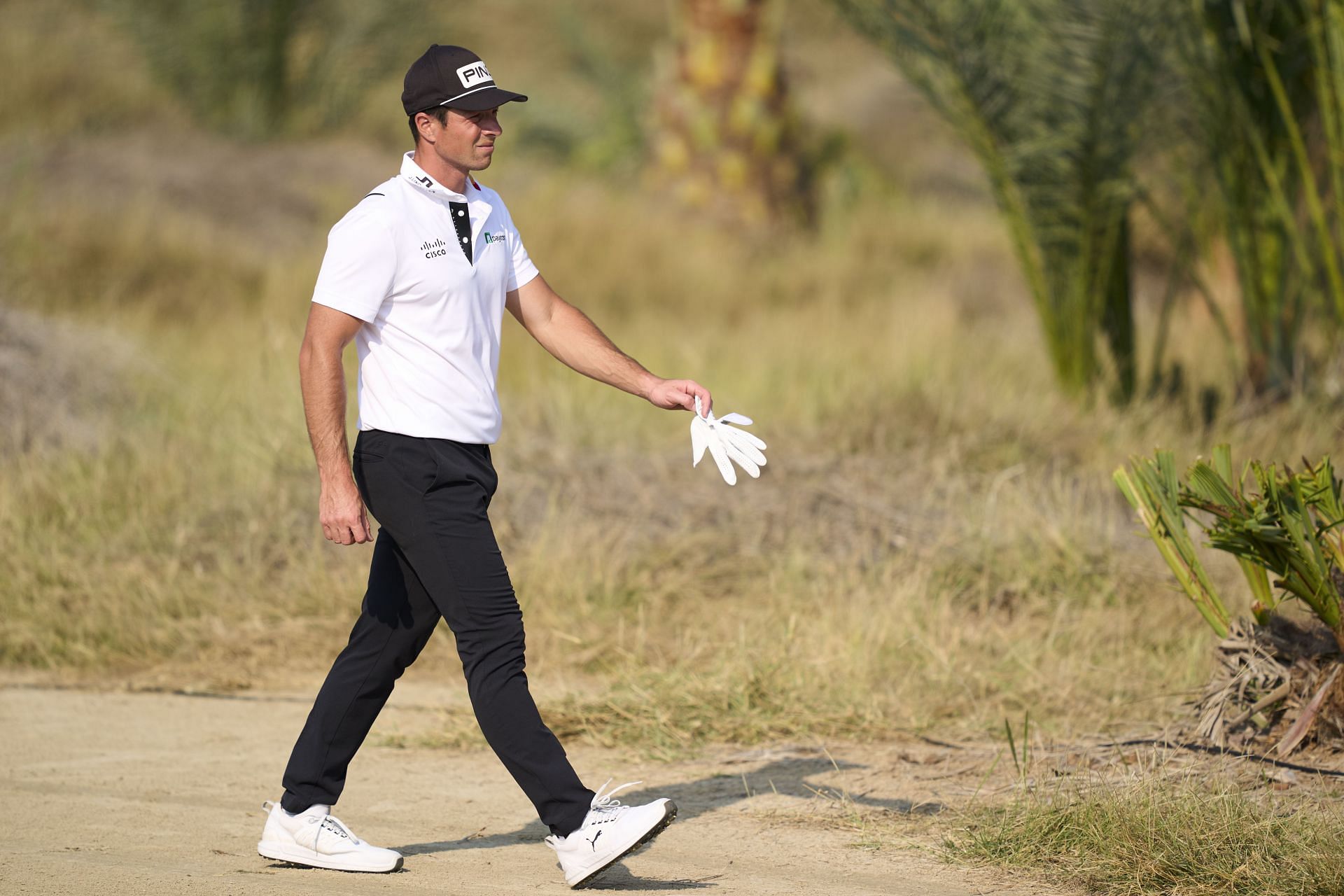 Viktor Hovland of Norway walks across the 10th hole during the second round of the Hero Dubai Desert Classic, Day Two (Image Source: Getty)