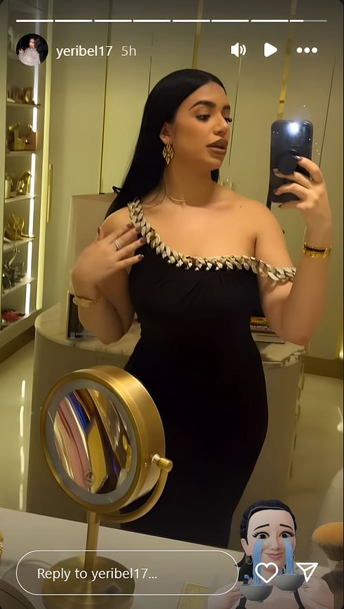 Maria Yeribel Mirror Selfie