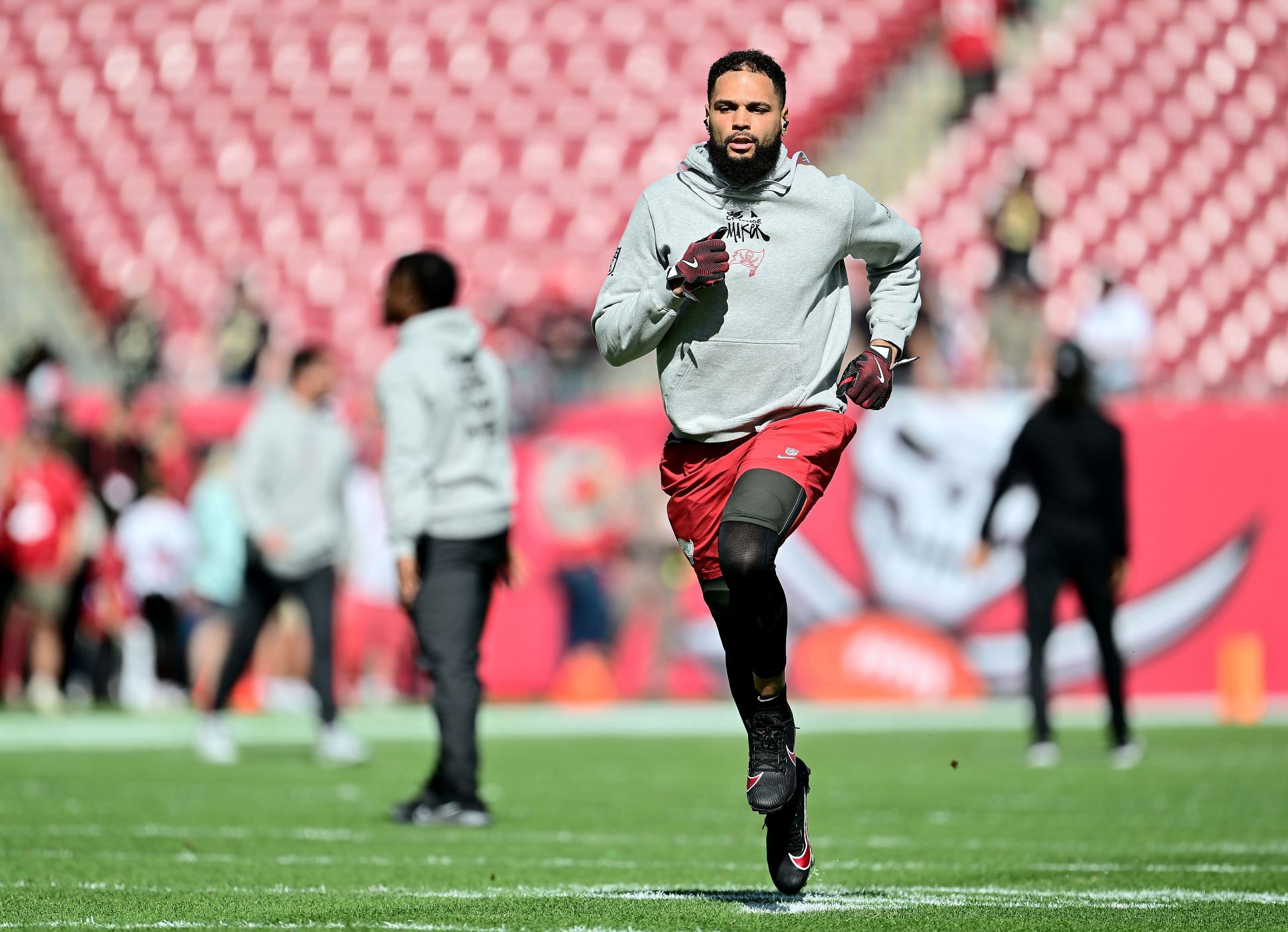 Mike Evans' wife Ashli recaps Week 18 gameday experience as Bucs WR