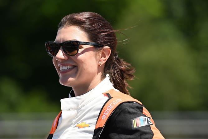 “It’s gonna be an experience”: IndyCar’s Katherine Legge shares her first thoughts on dirt racing ahead of Chili Bowl