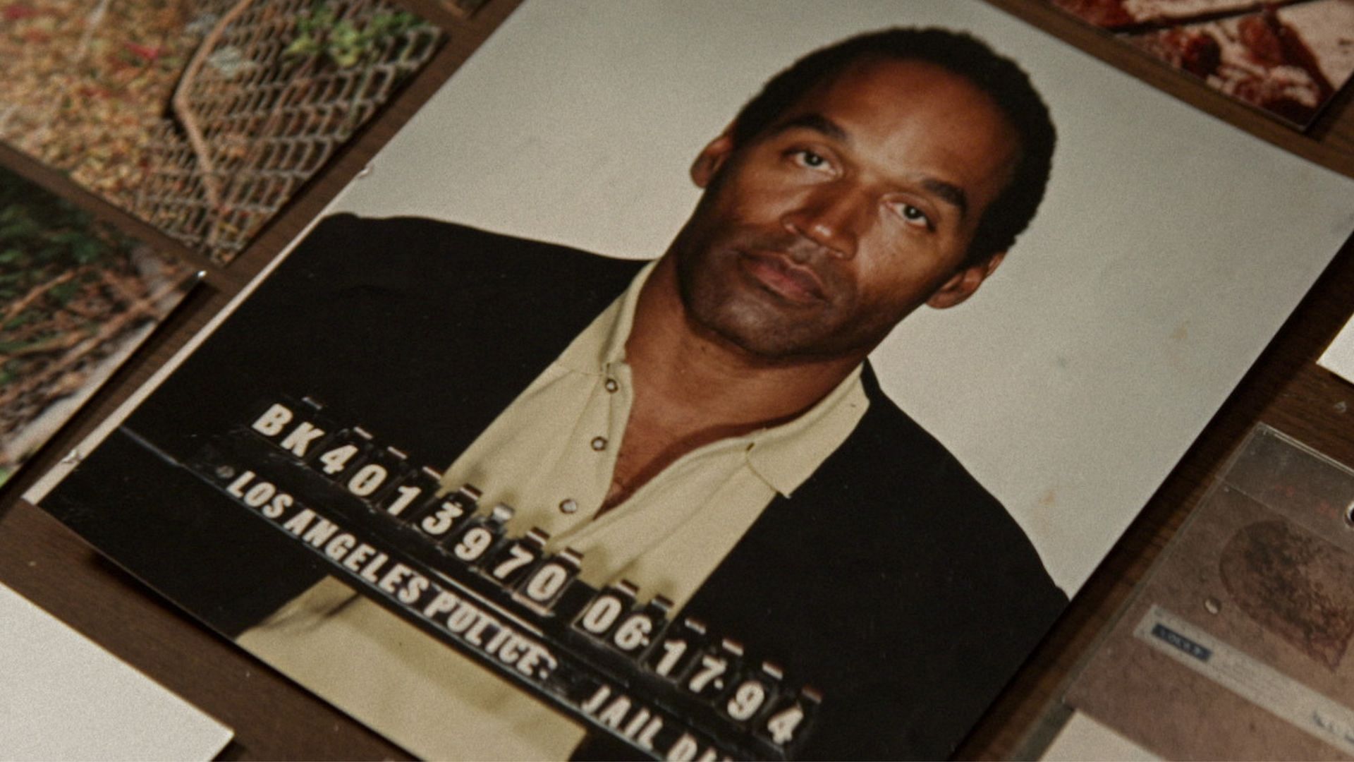  American Manhunt: O.J. Simpson promotional poster (Image via Netflix) 