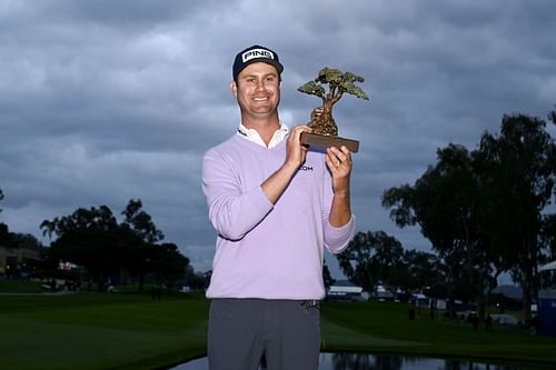 Harris English poses with the trophy after winning the Farmers Insurance Open (Image Source: Getty)