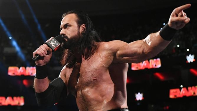 "I'm not here to hurt you, I'm here to help you" - Drew McIntyre shows up on SmackDown to prevent current WWE champion from making a huge mistake