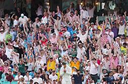 [Watch] Indian fan teases Sam Konstas with a Virat Kohli poster on Day 1 of BGT 2024-25 5th Test