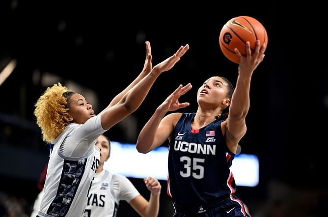 "True Sniper" Azzi Fudd leaves fans in disbelief after UConn masterclass vs Georgetown: "Dimpled demon" , "Klay Thompson with an injury history"
