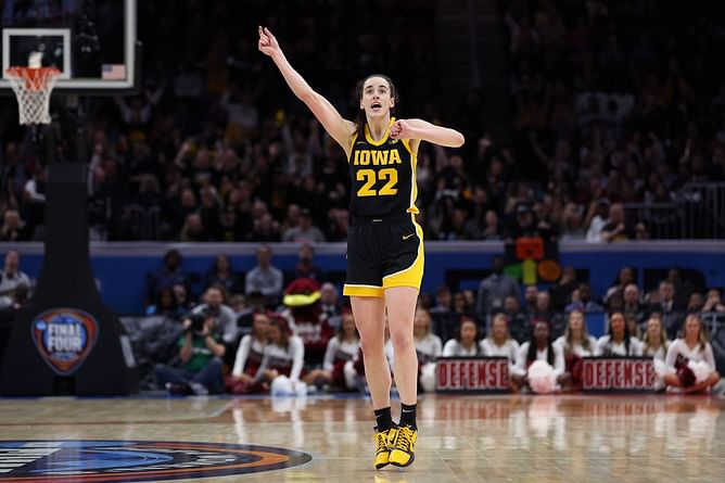 "Should have been a warning" - Caitlin Clark goes no-holds-barred on referees missing crucial foul call in Iowa vs. Hoosiers game