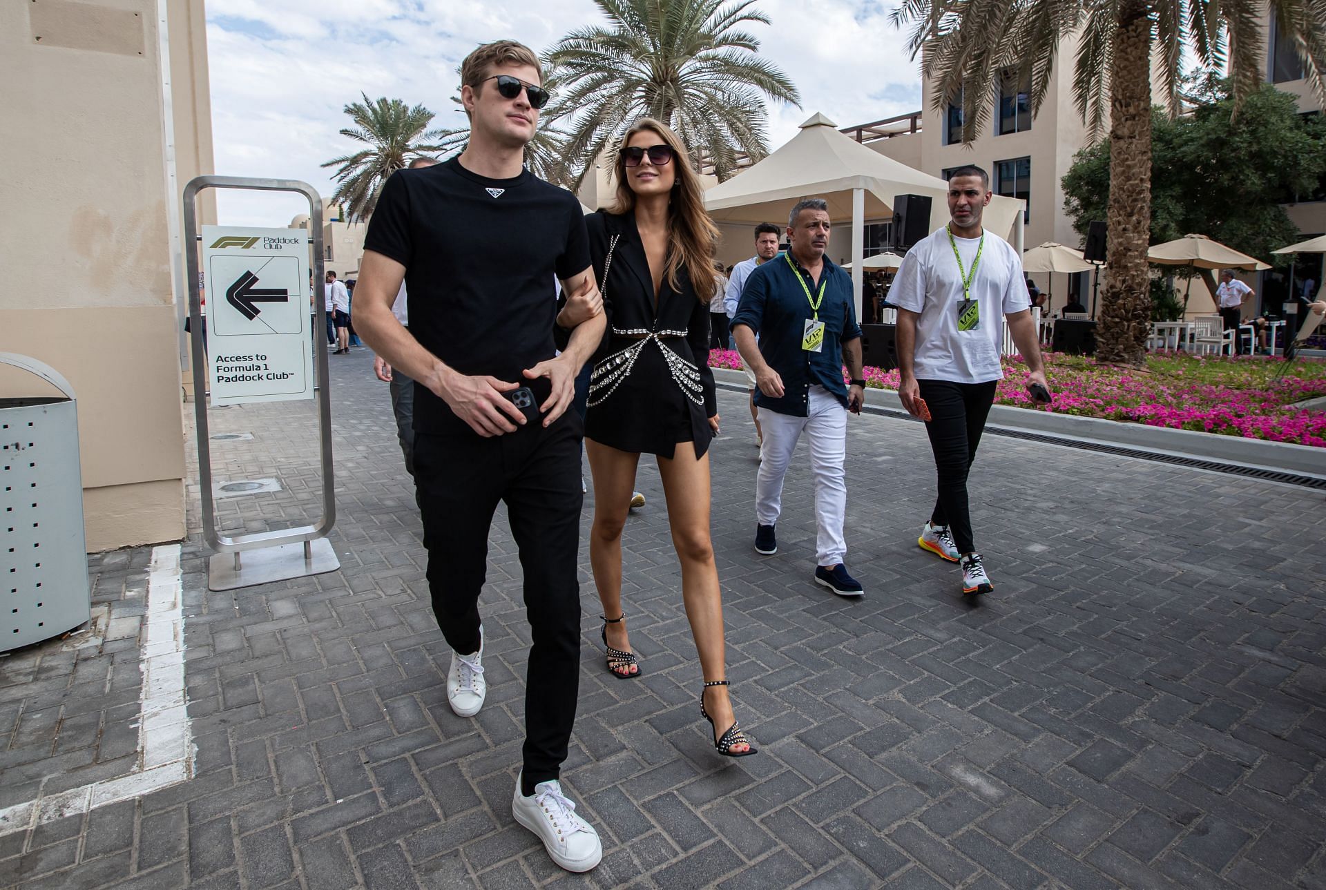 Marcus Ericsson and Iris Joondahl at the Abu Dhabi F1 GP 2022 - Source: Getty