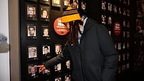Flau’jae Johnson reacts with 4 words as Seimone Augustus visits Women’s Basketball Hall of Fame