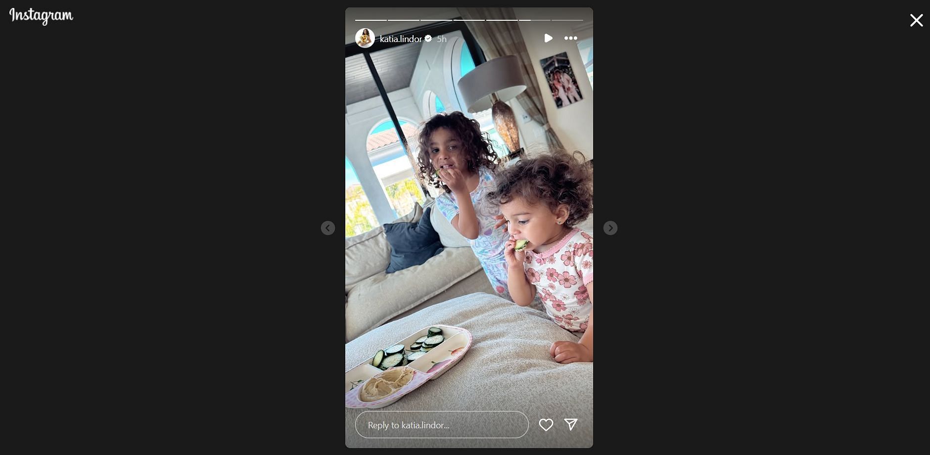 Francisco Lindor&#039;s wife Katia shares adorable glimpses of daughters Kalina &amp; Amapola enjoying their snacks - Source: @katia.lindor/Instagram