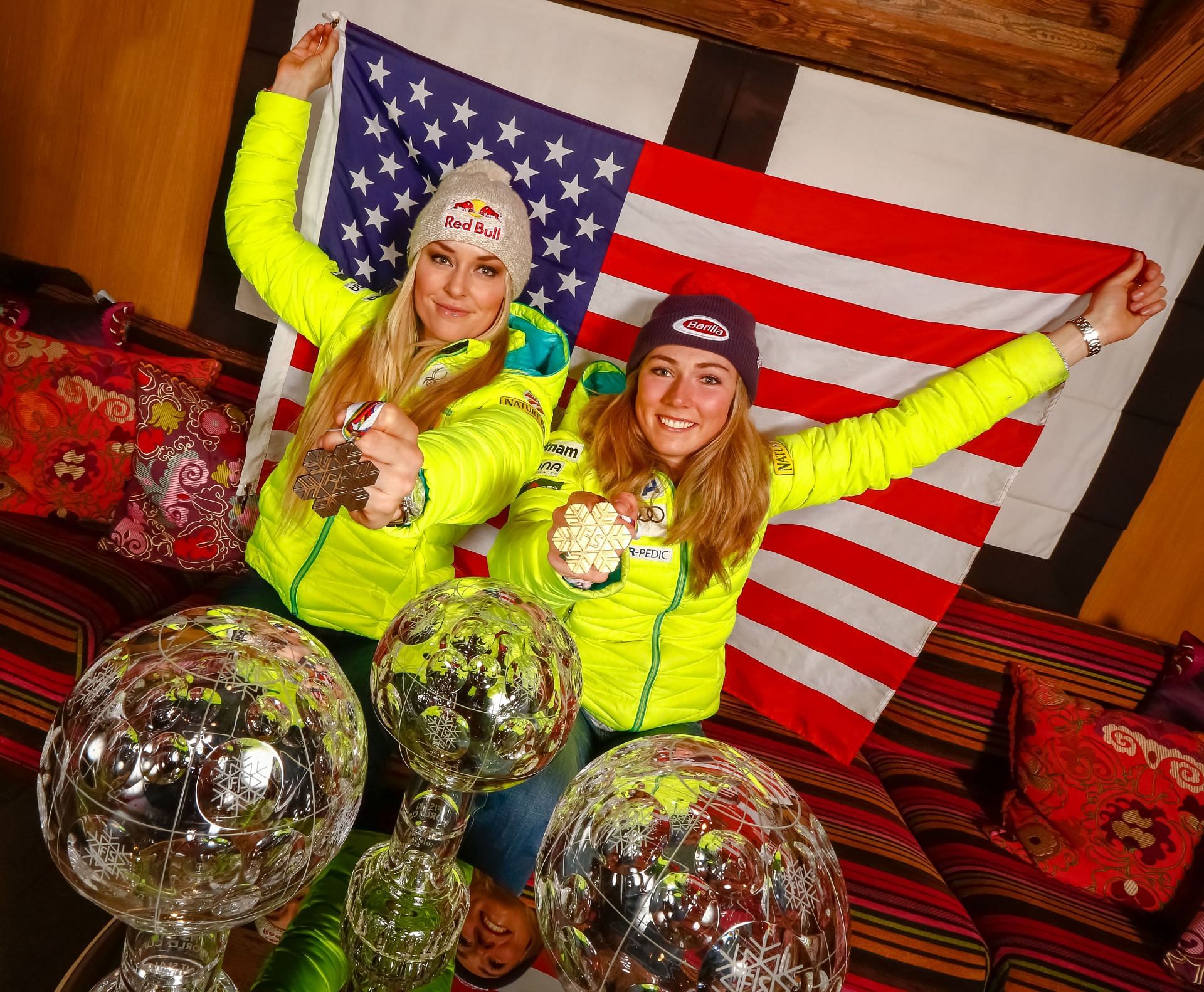 Vonn and Shiffrin share frame at the Audi FIS Alpine Ski World Cup - USA Photoshoots - (Source: Getty)