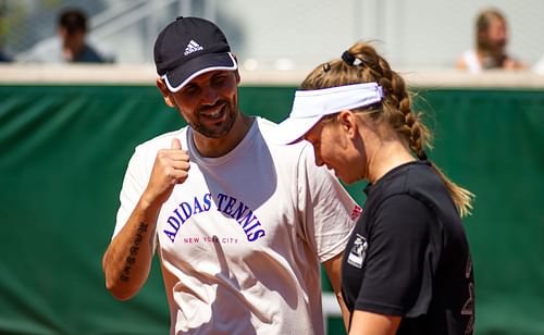 Elena Rybakina and Stefano Vukov pictured at the 2023 French Open - Image Source: Getty