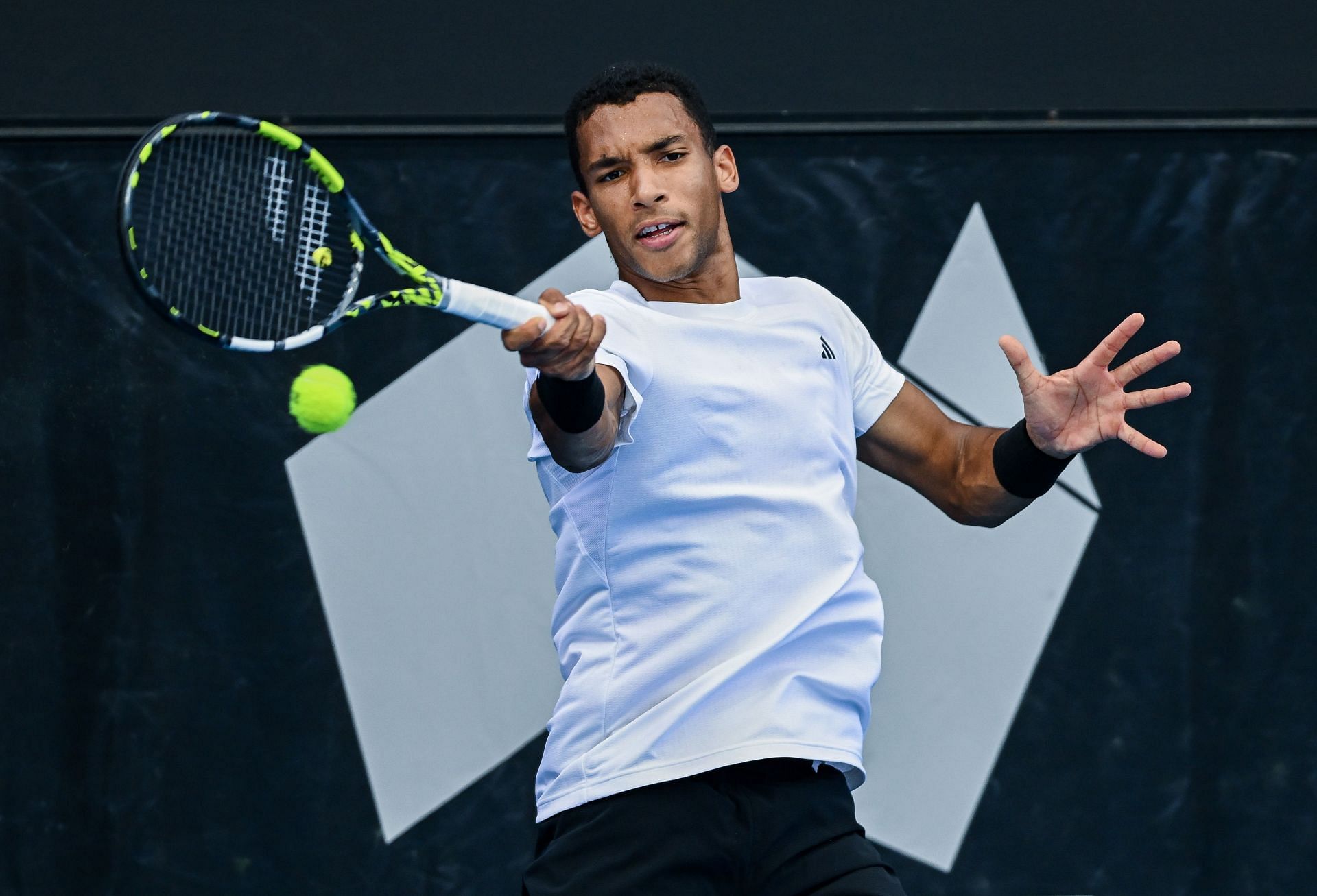 Auger-Aliassime in action during his Adelaide 1R match