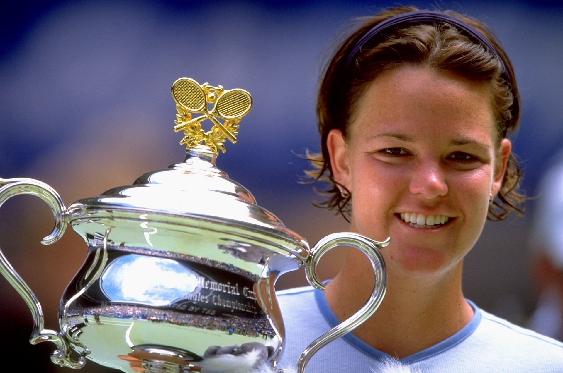 Lindsay Davenport with the 2000 Australian Open trophy - Source: Getty