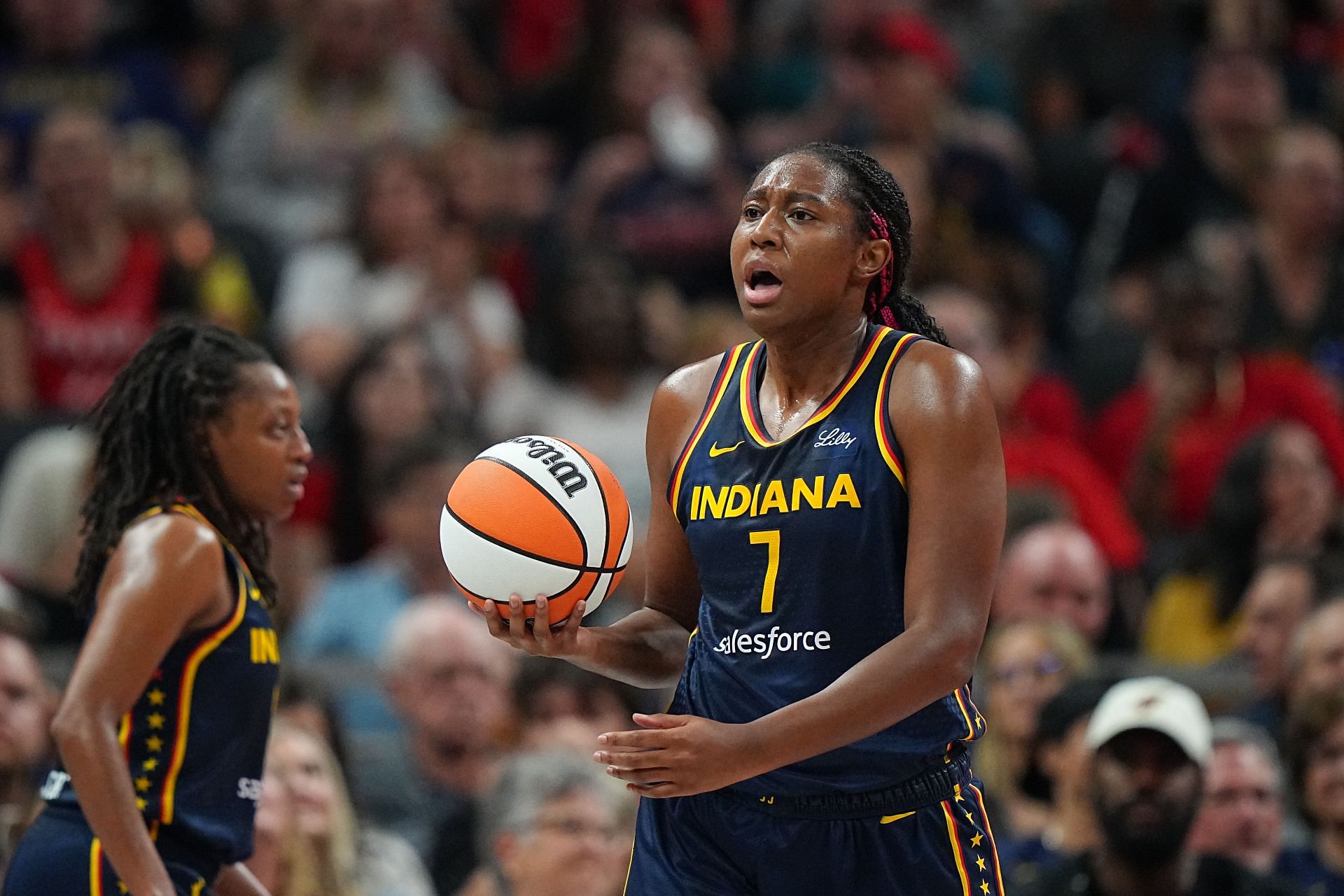 Indiana Fever vs Los Angeles Sparks - Source: Getty