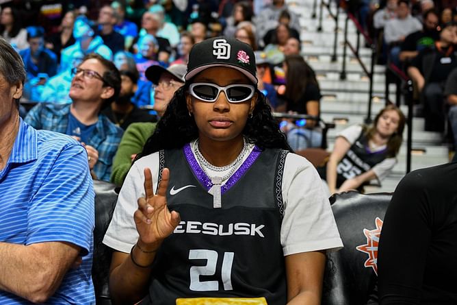 Caitlin Clark’s Fever teammate NaLyssa Smith drops 4-word reaction to WCBA release rumor