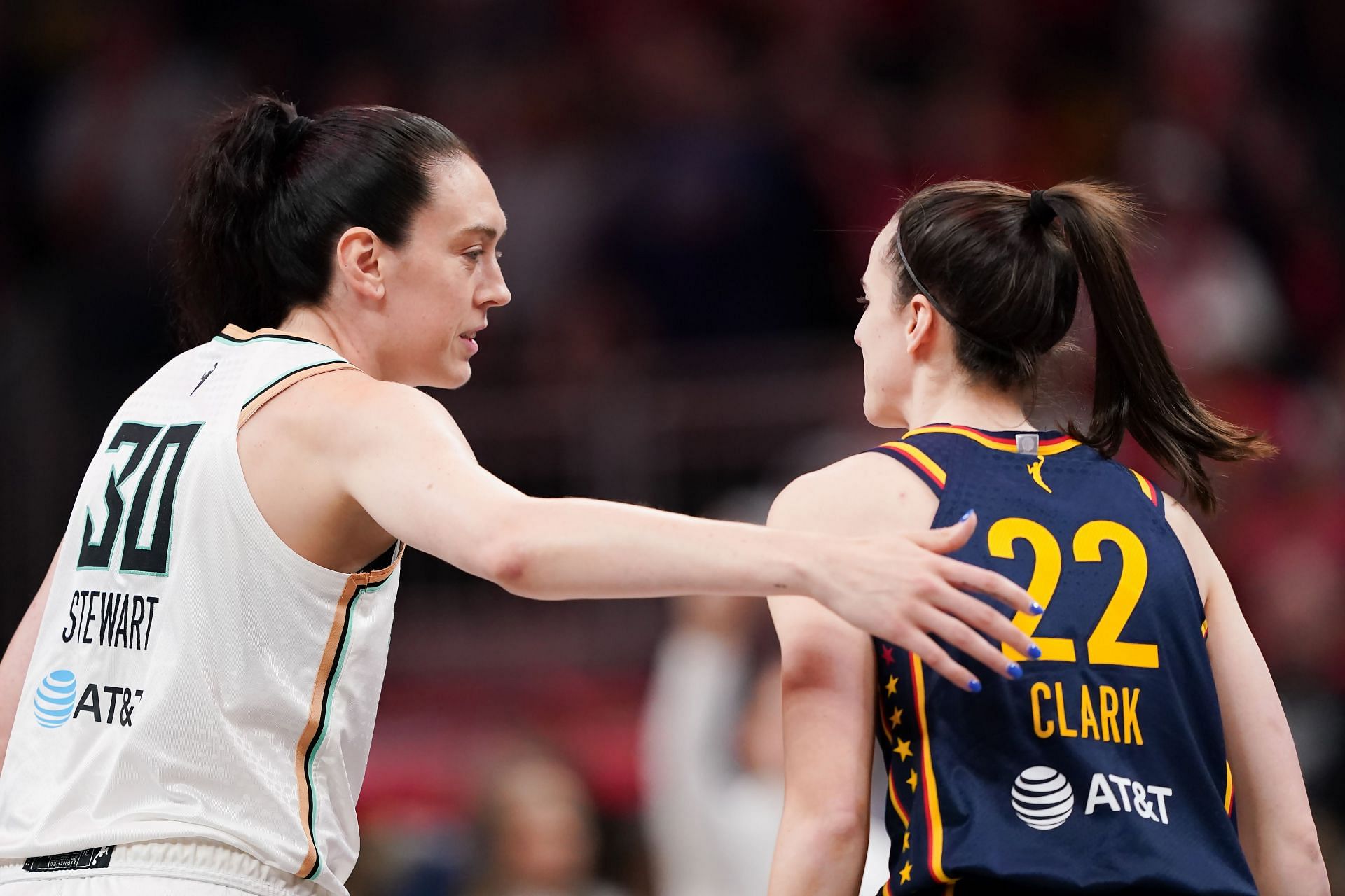 Breanna Stewart #30 of the New York Liberty and Caitlin Clark #22 of the Indiana Fever meet before the game at Gainbridge Fieldhouse on May 16, 2024 - Source: Getty