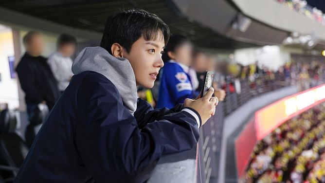 "HISTORY MAKER" — Fans react to j-hope becoming the first Korean soloist & BTS member to headline a solo show in Los Angeles' BMO Stadium