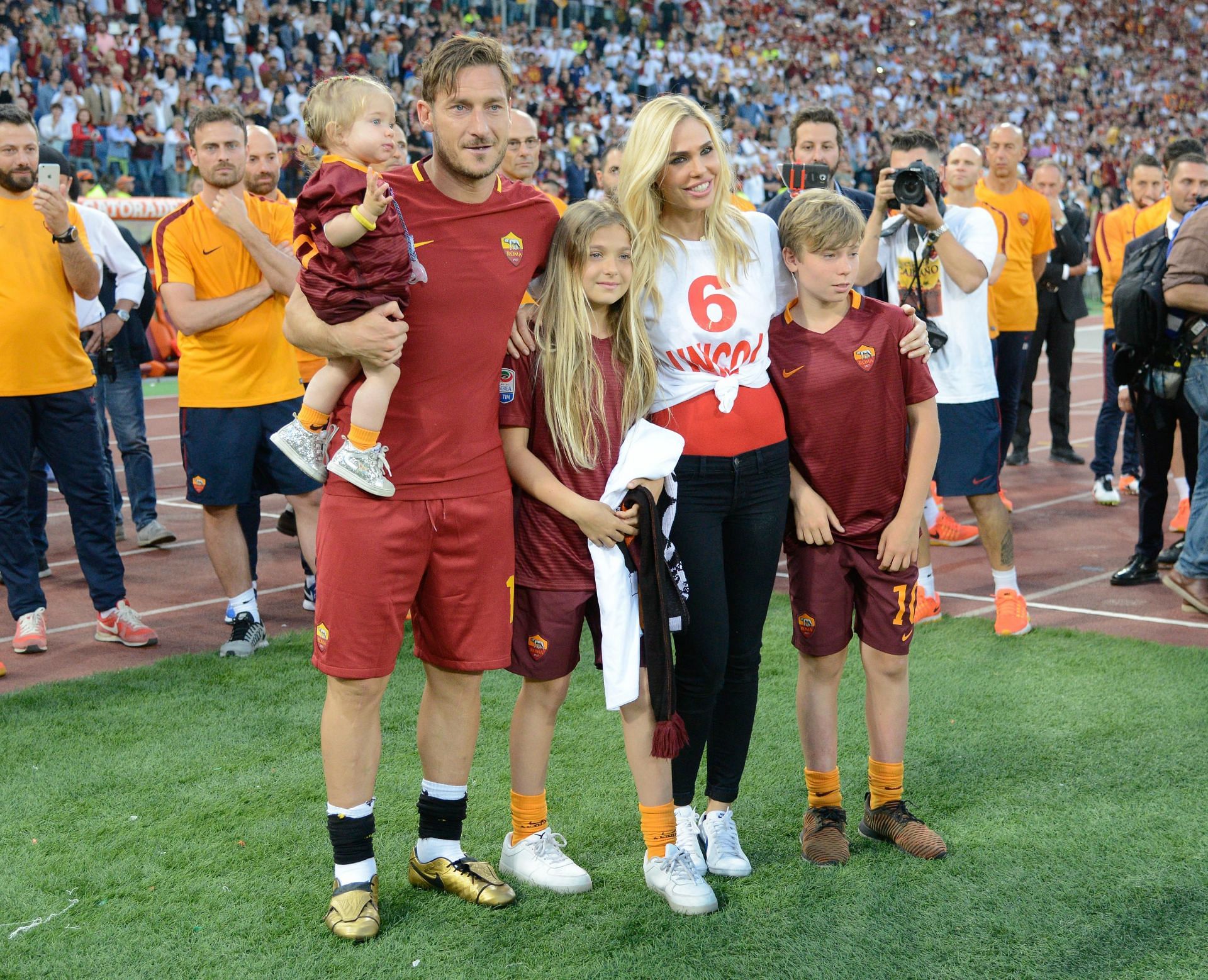 Francesco Totti and Ilary Blasi during the Italian Serie A football match between A.S. Roma and F.C. Genoa (Image via Getty)