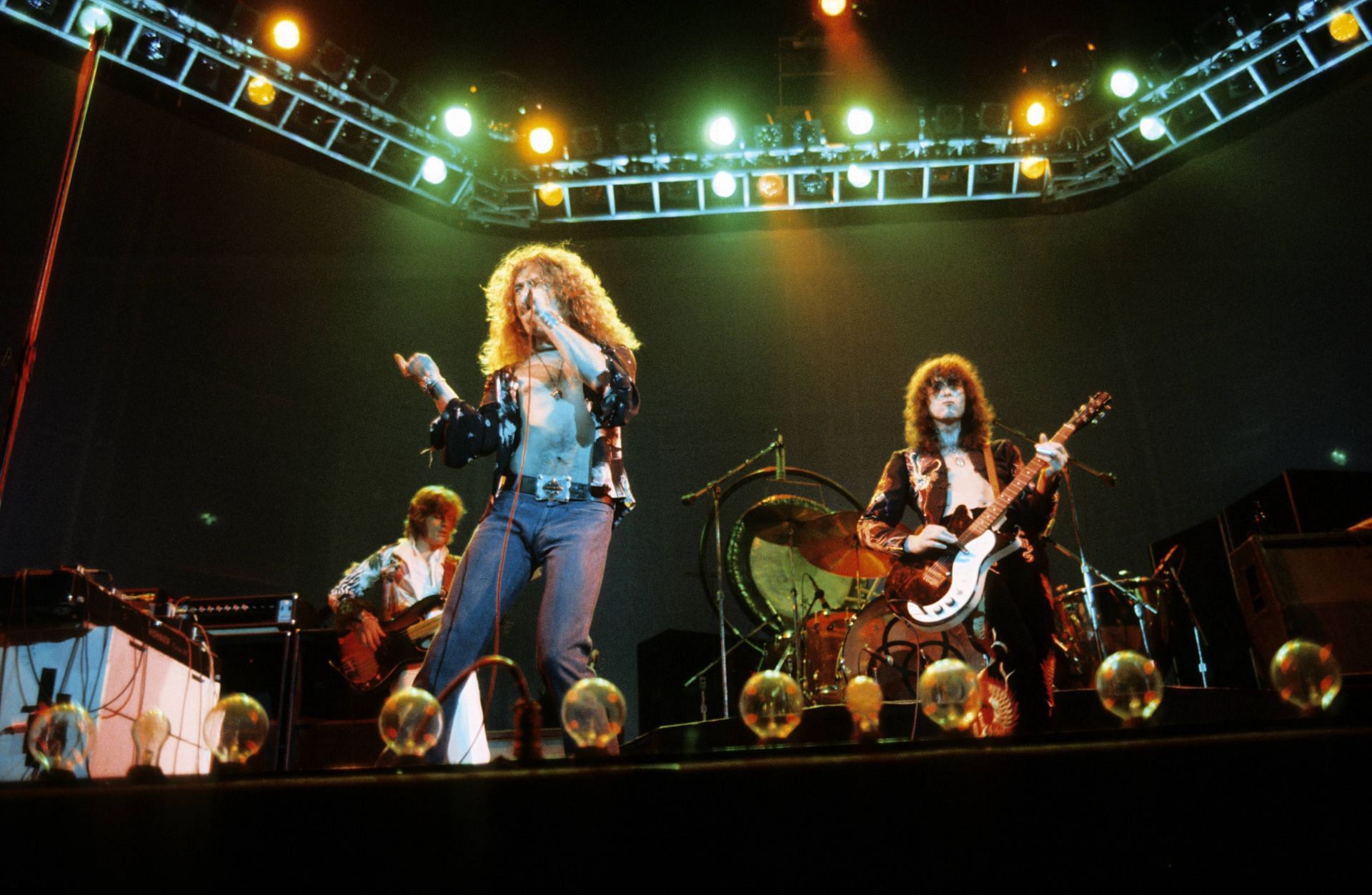  English rock band Led Zeppelin (Image via Getty)