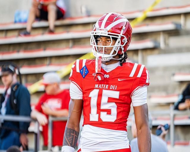 Mater Dei receiver and Ohio State commit Chris Henry Jr #15 during a game. Image via @