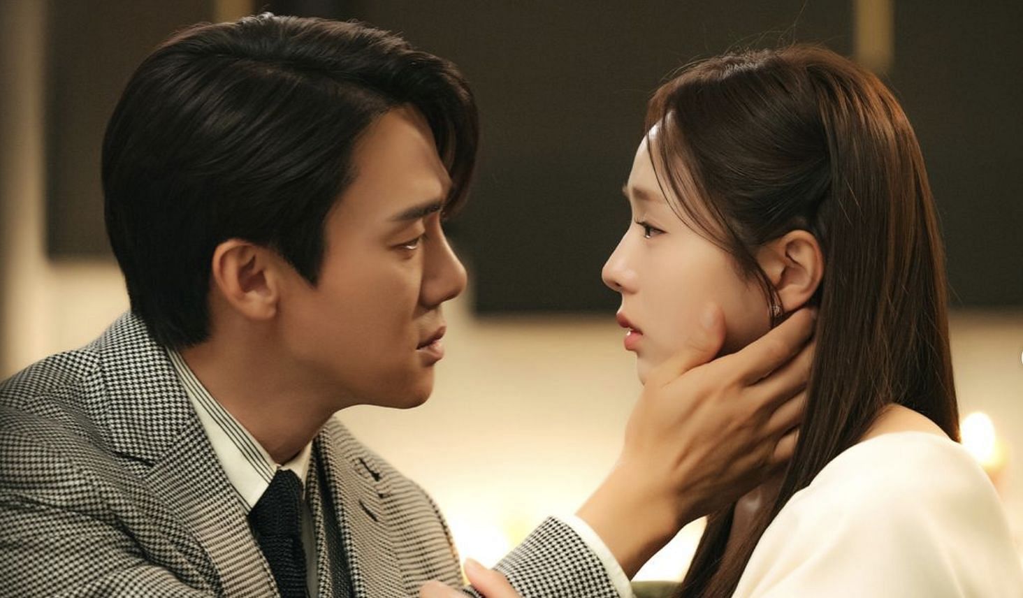 &ldquo;Dad must not have been able to stand it&rdquo;-  Chae Soo-bin reveals family&rsquo;s reaction to her kiss scenes with Yoo Yeon-seok on When the Phone Rings (Image via @mbcdrama_now/Instagram)